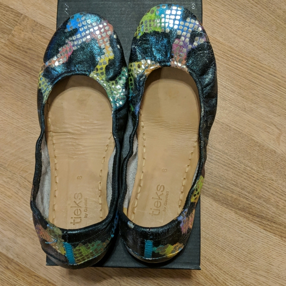 EUC Custom Tieks - size 8 (Niriks)